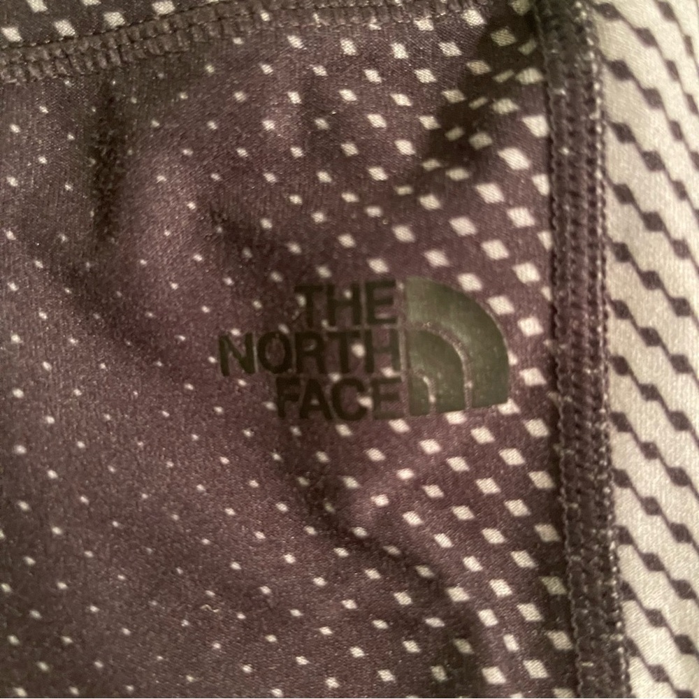 The North Face Capri Cropped Black Gray White Patterned Athletic Apparel Small